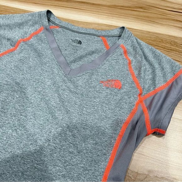 The North Face Grey Flash Dry Short Sleeve Shirt Women’s XS - Picture 2 of 3